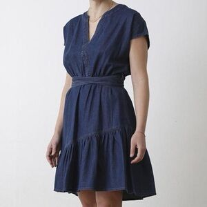 XIRENA DANI DRESS IN BLUE V NECK RUFFLED DENIM SIDE POCKETS M
